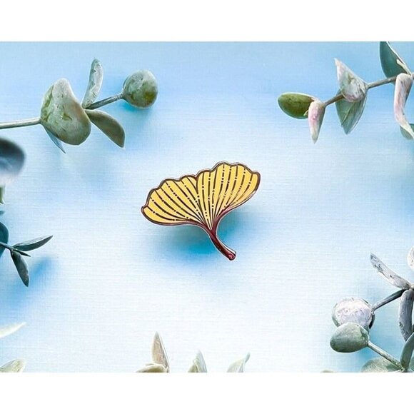 Ginkgo Biloba Leaf Enamel Pin - Gold Plated Nature Jewelry & Brooch - Picture 6 of 9